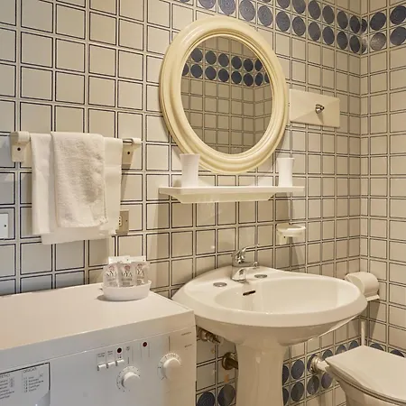 Апартаменты La Finestra Sul - 100mt - Wonderful View For 6 People, Pool, Free Parking Дезенцано-дель-Гарда